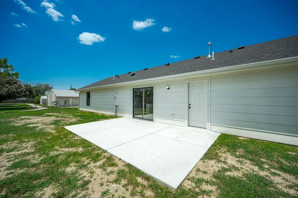765 N Kansas Court Benton KS 67017