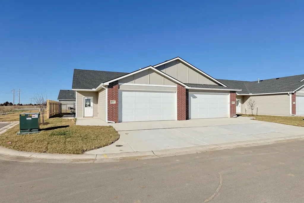 3829 S Bluelake Court Wichita KS 67215