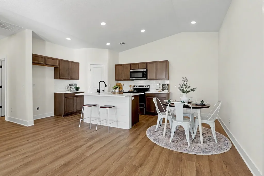 3829 S Bluelake Court Wichita KS 67215