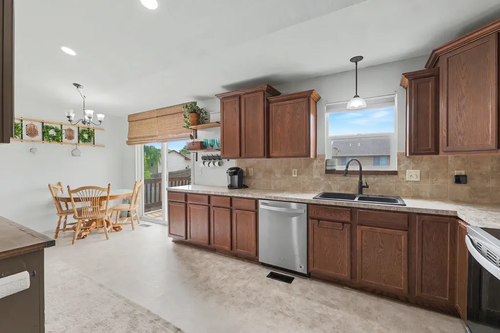 1419 E Alise Derby KS 67037
