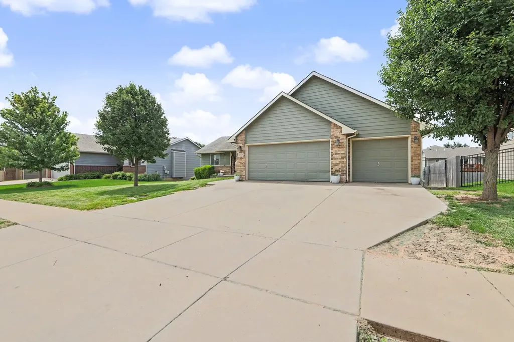 1419 E Alise Derby KS 67037