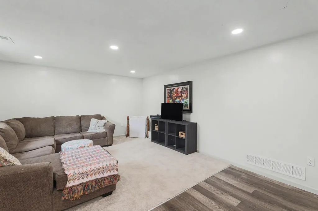 1419 E Alise Derby KS 67037