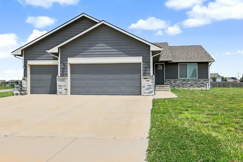 2402 E Velvet Leaf Court Andover KS 67002