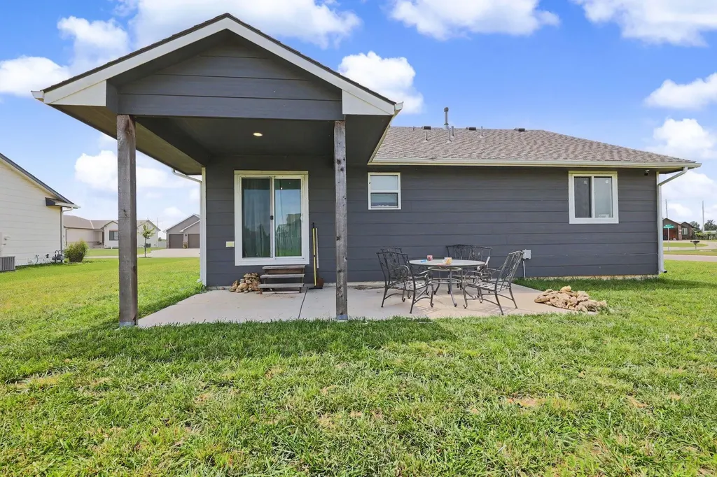 2402 E Velvet Leaf Court Andover KS 67002