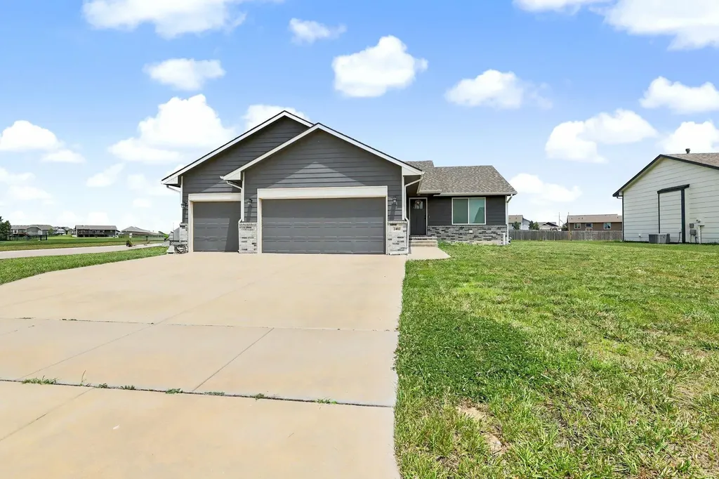 2402 E Velvet Leaf Court Andover KS 67002