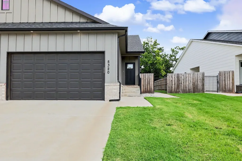 5320 N Pinecrest Street Bel Aire KS 67220