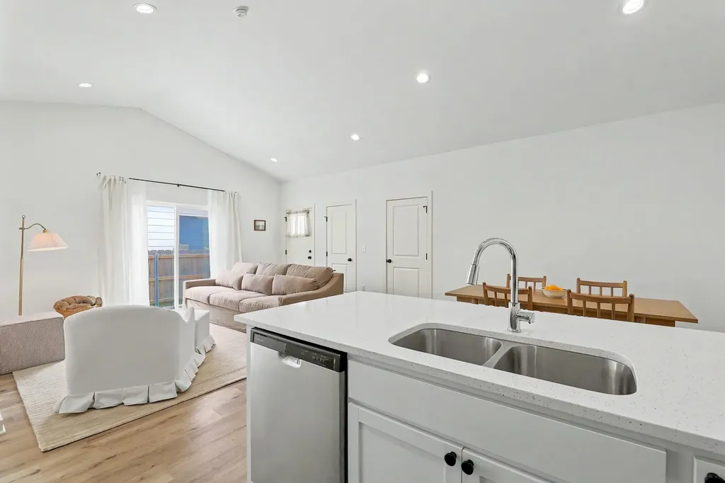 5320 N Pinecrest Street Bel Aire KS 67220