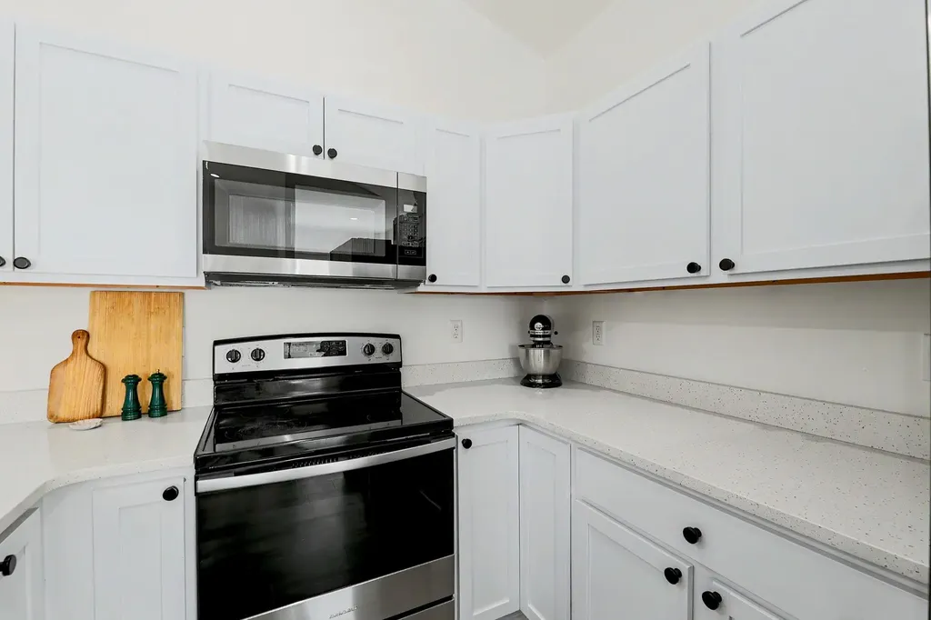 5320 N Pinecrest Street Bel Aire KS 67220
