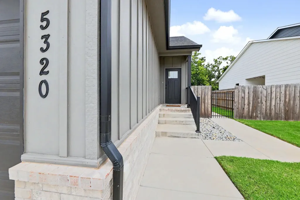 5320 N Pinecrest Street Bel Aire KS 67220