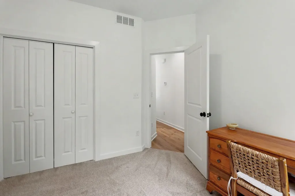 5320 N Pinecrest Street Bel Aire KS 67220