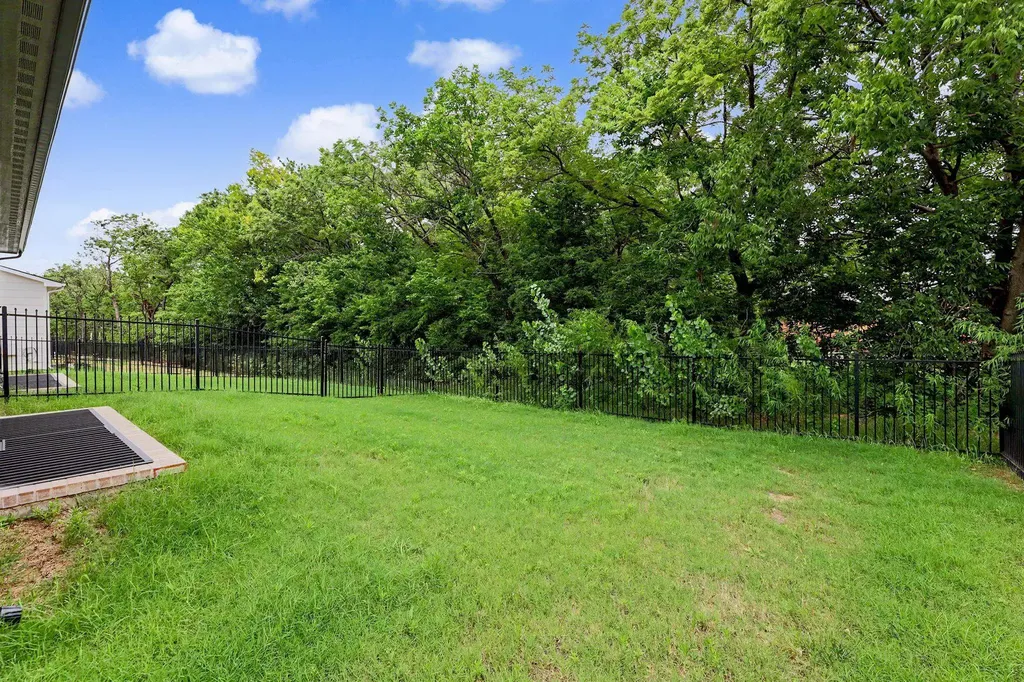 5320 N Pinecrest Street Bel Aire KS 67220