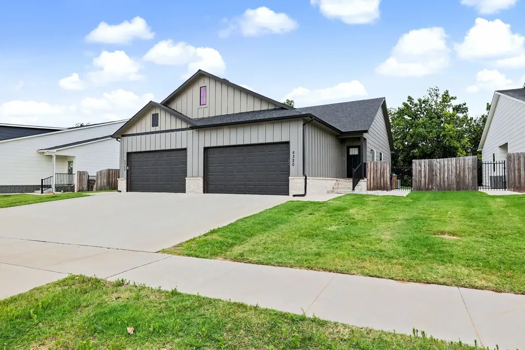 5320 N Pinecrest Street Bel Aire KS 67220