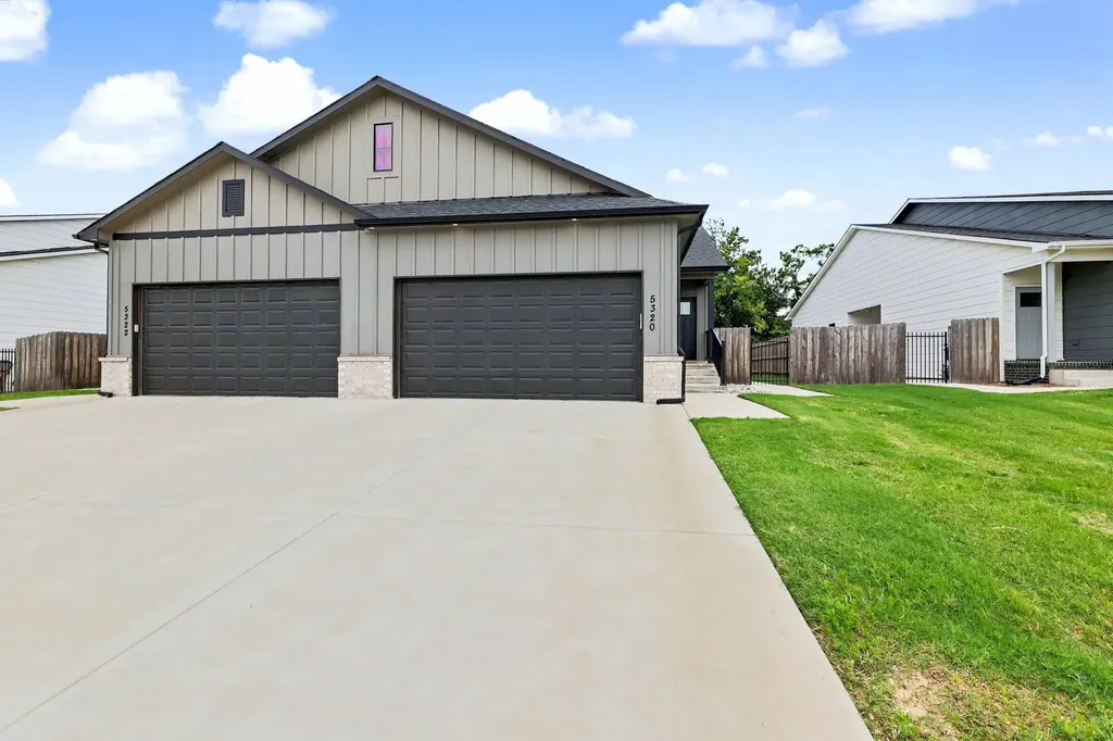 5320 N Pinecrest Street Bel Aire KS 67220