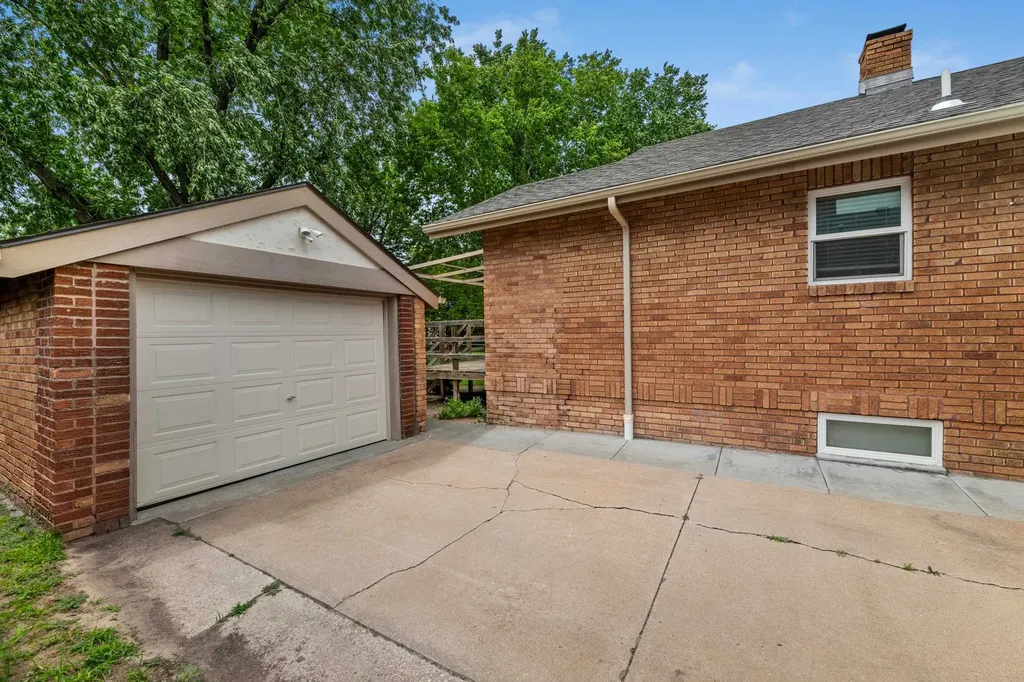 1519 S Martinson Wichita KS 67213
