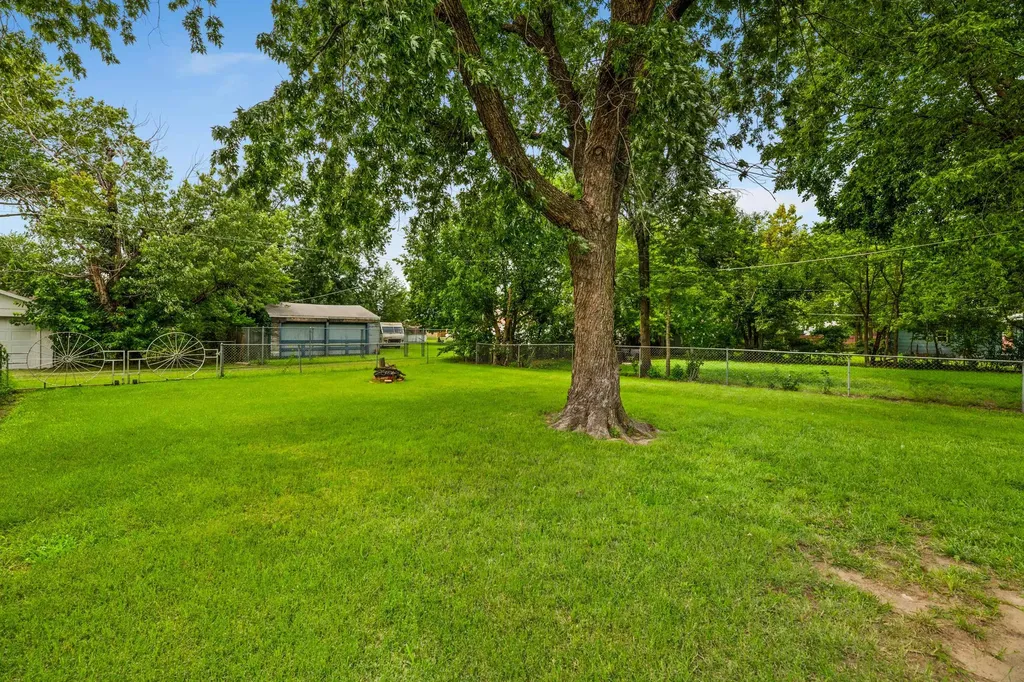1519 S Martinson Wichita KS 67213