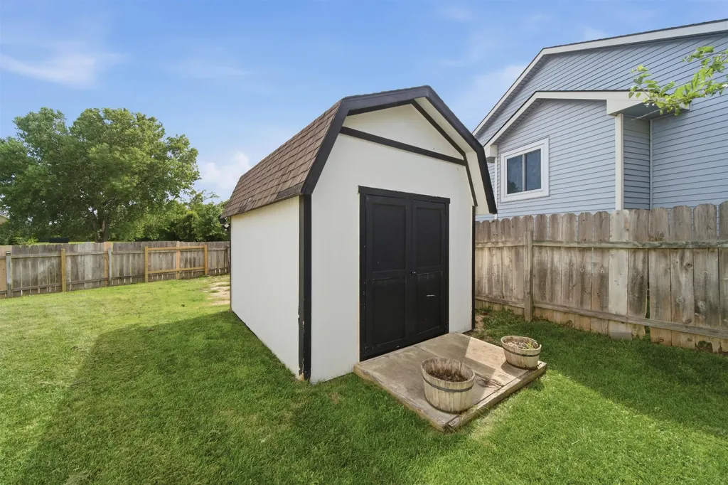 843 S Carriage Court Maize KS 67101-8909
