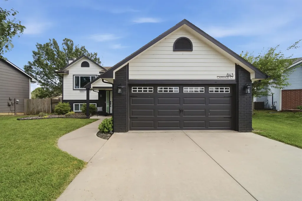 843 S Carriage Court Maize KS 67101-8909