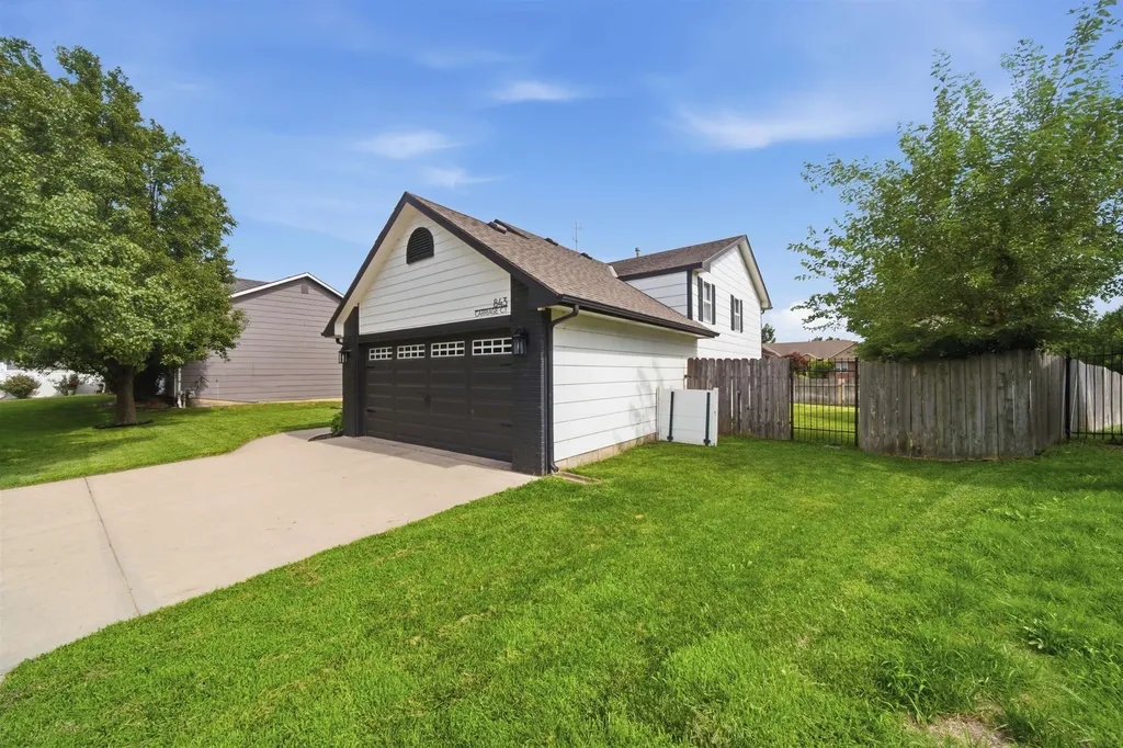 843 S Carriage Court Maize KS 67101-8909