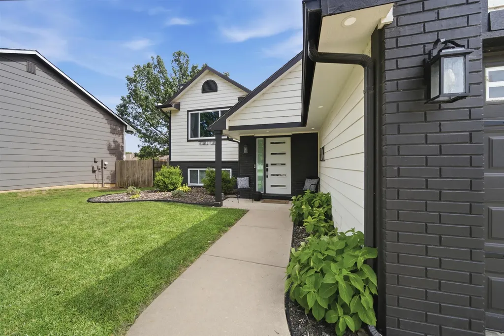 843 S Carriage Court Maize KS 67101-8909
