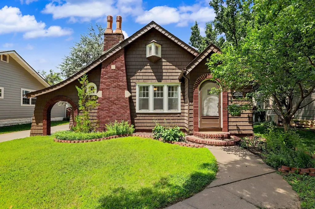 1239 N Perry Avenue Wichita KS 67203