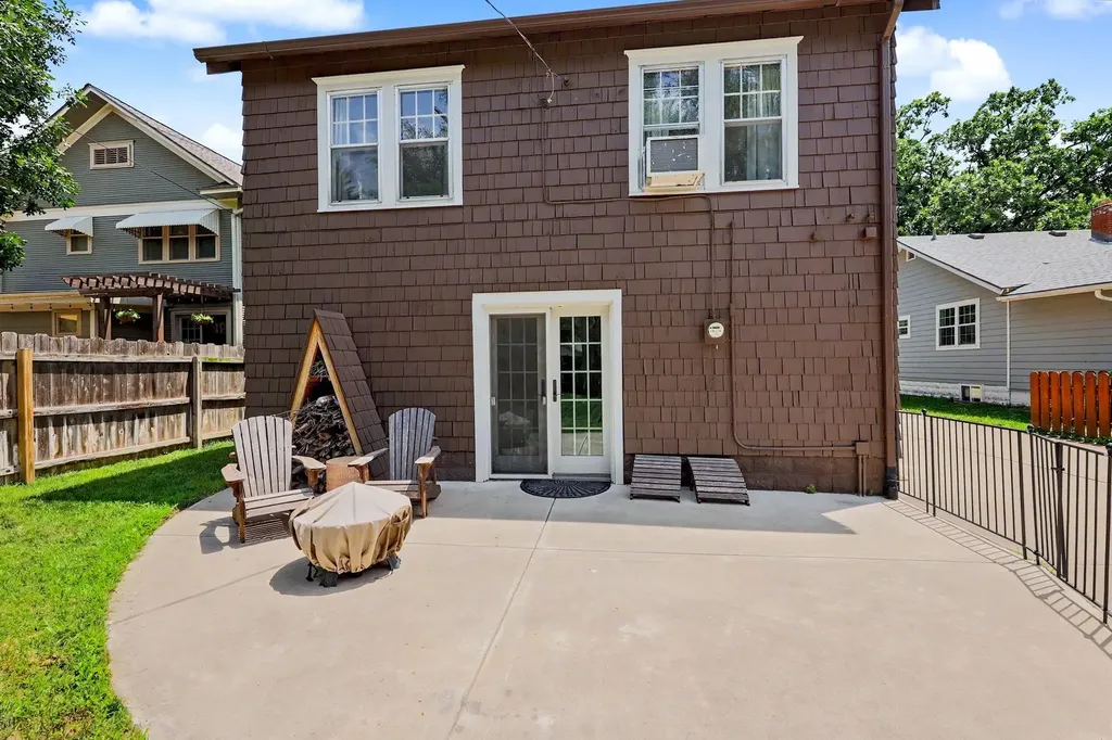 1239 N Perry Avenue Wichita KS 67203