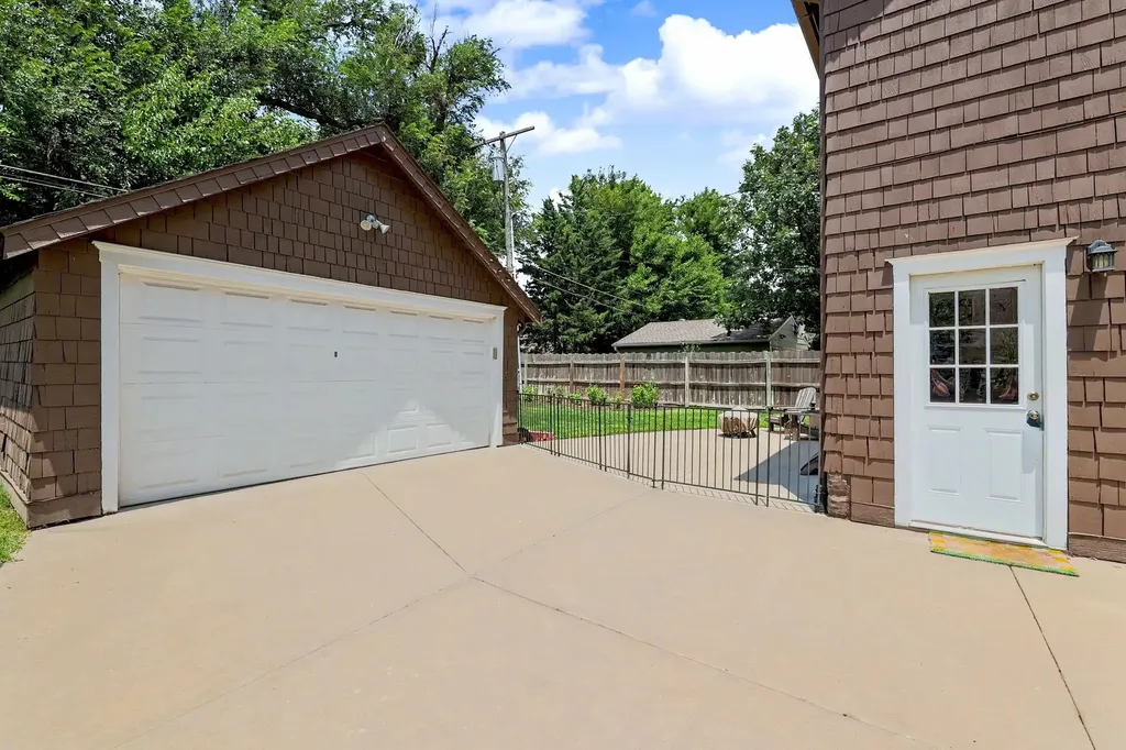 1239 N Perry Avenue Wichita KS 67203