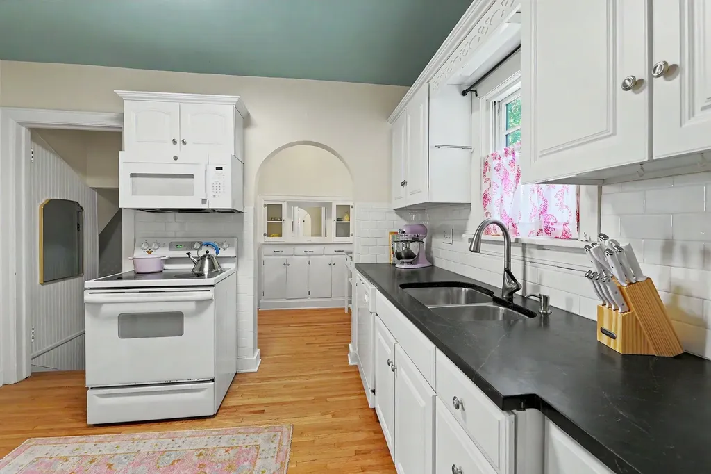 1239 N Perry Avenue Wichita KS 67203