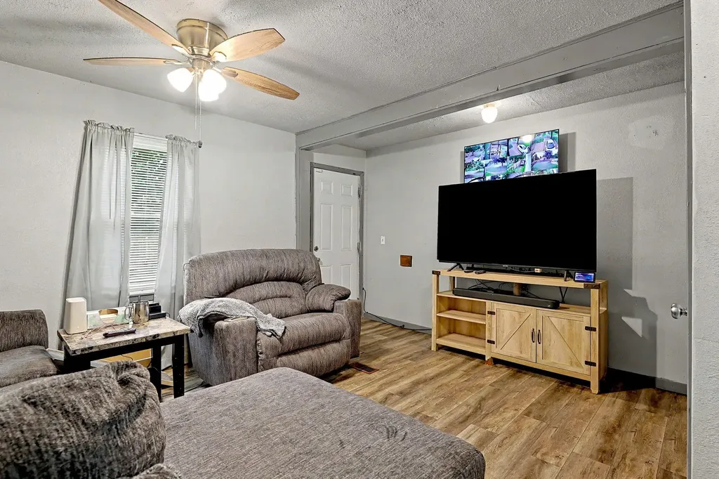 1556 N Poplar Wichita KS 67214