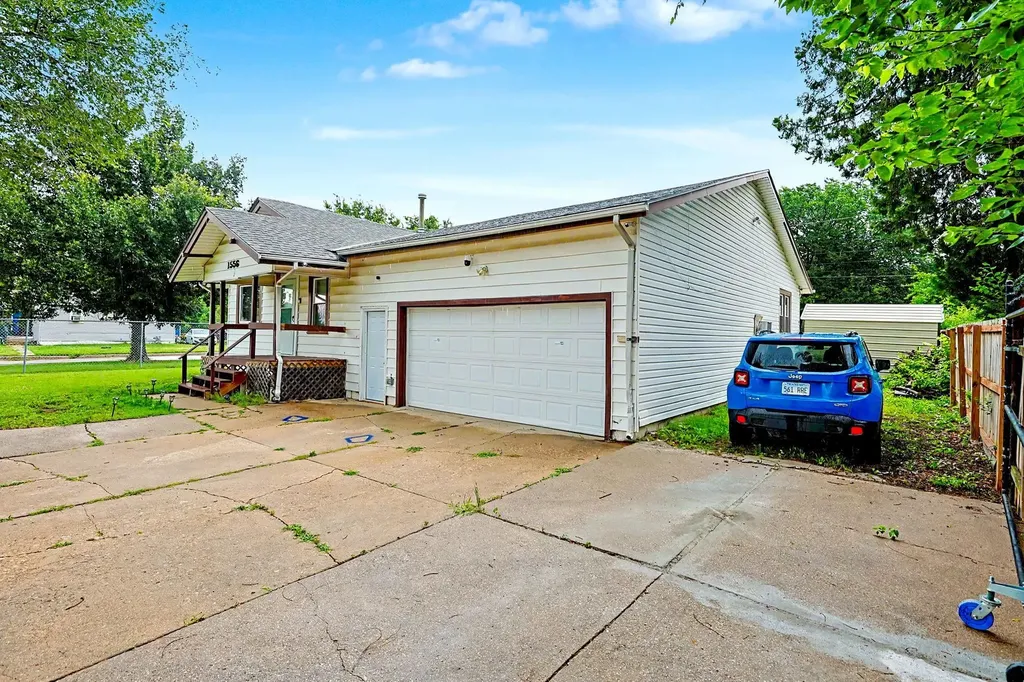 1556 N Poplar Wichita KS 67214