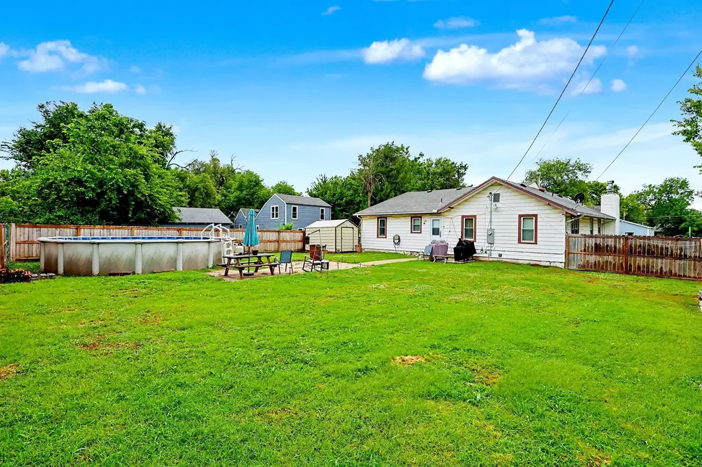1556 N Poplar Wichita KS 67214