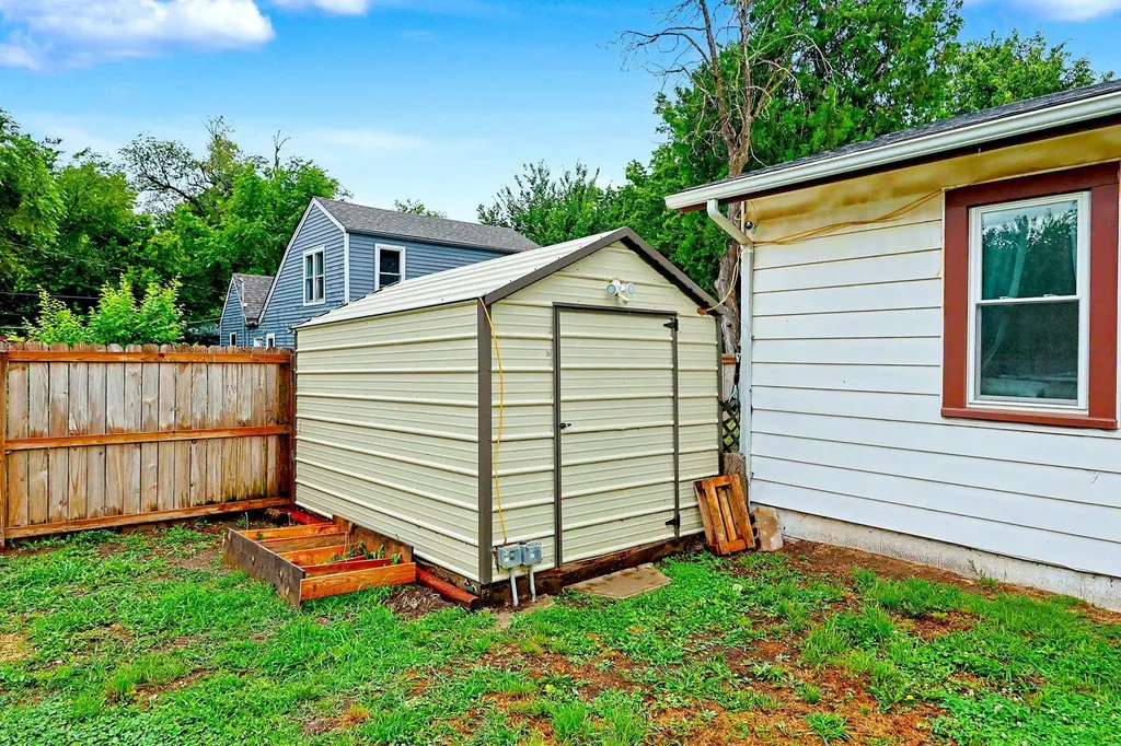 1556 N Poplar Wichita KS 67214