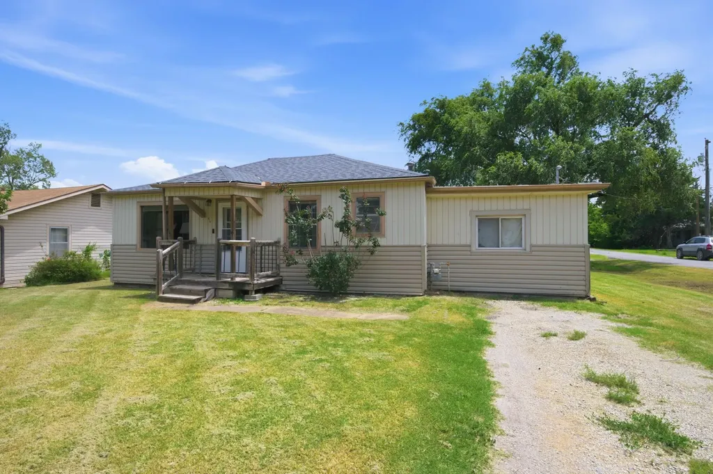 410 N Kansas Street Benton KS 67017-9001