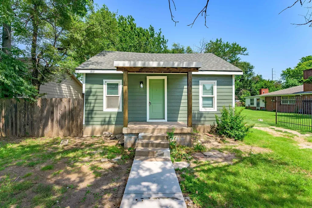 1242 N Piatt Avenue Wichita KS 67214