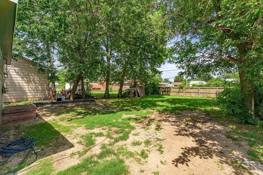 1242 N Piatt Avenue Wichita KS 67214