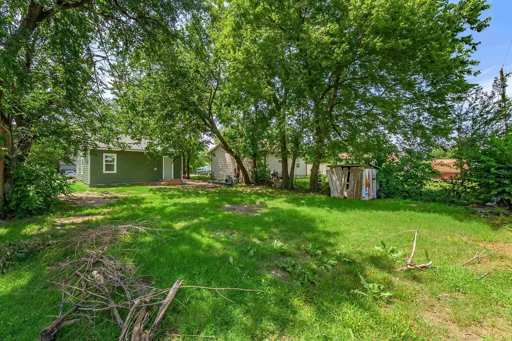 1242 N Piatt Avenue Wichita KS 67214