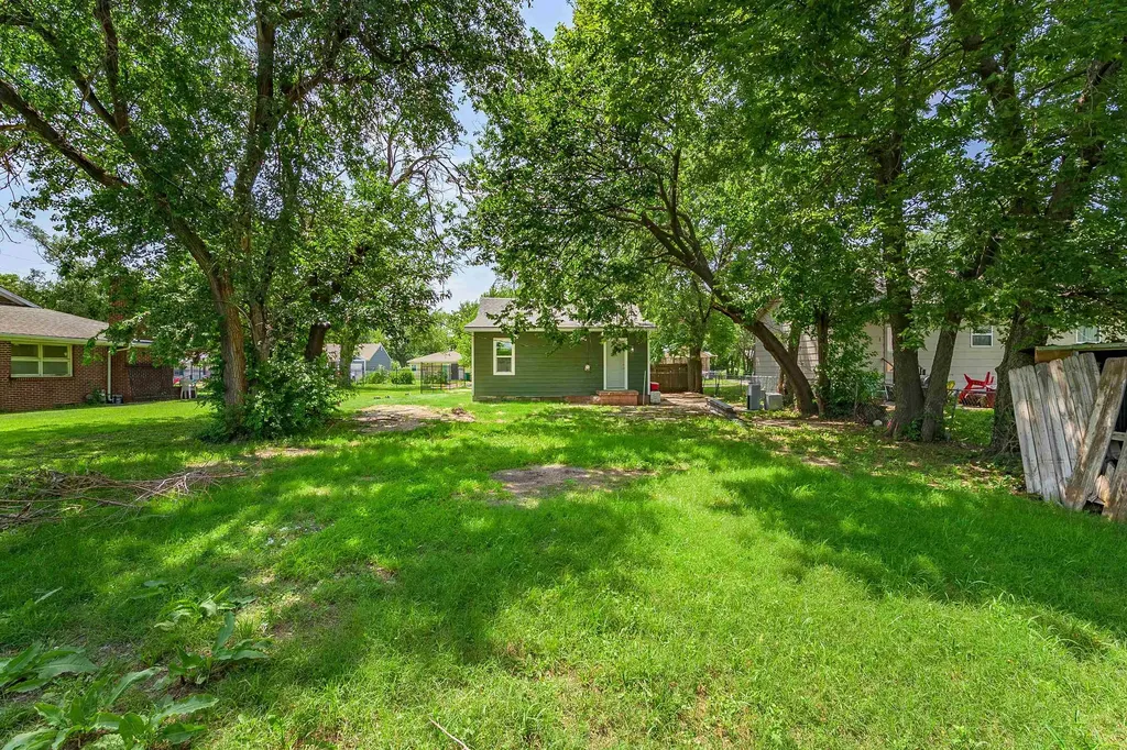 1242 N Piatt Avenue Wichita KS 67214