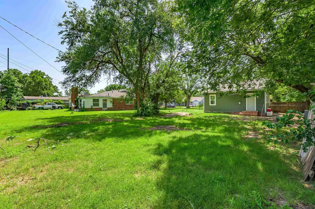 1242 N Piatt Avenue Wichita KS 67214