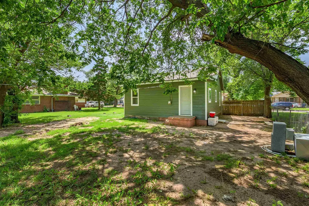 1242 N Piatt Avenue Wichita KS 67214
