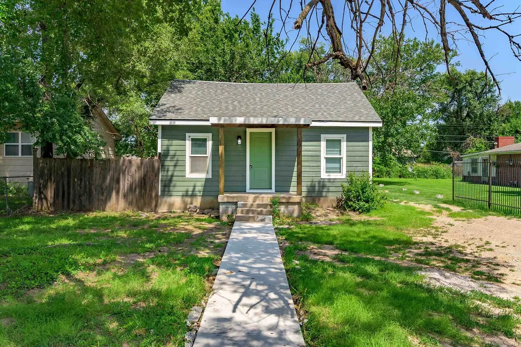 1242 N Piatt Avenue Wichita KS 67214