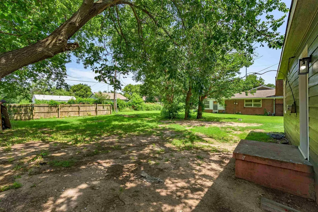 1242 N Piatt Avenue Wichita KS 67214