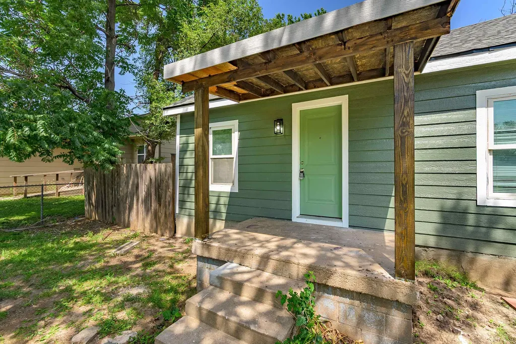 1242 N Piatt Avenue Wichita KS 67214