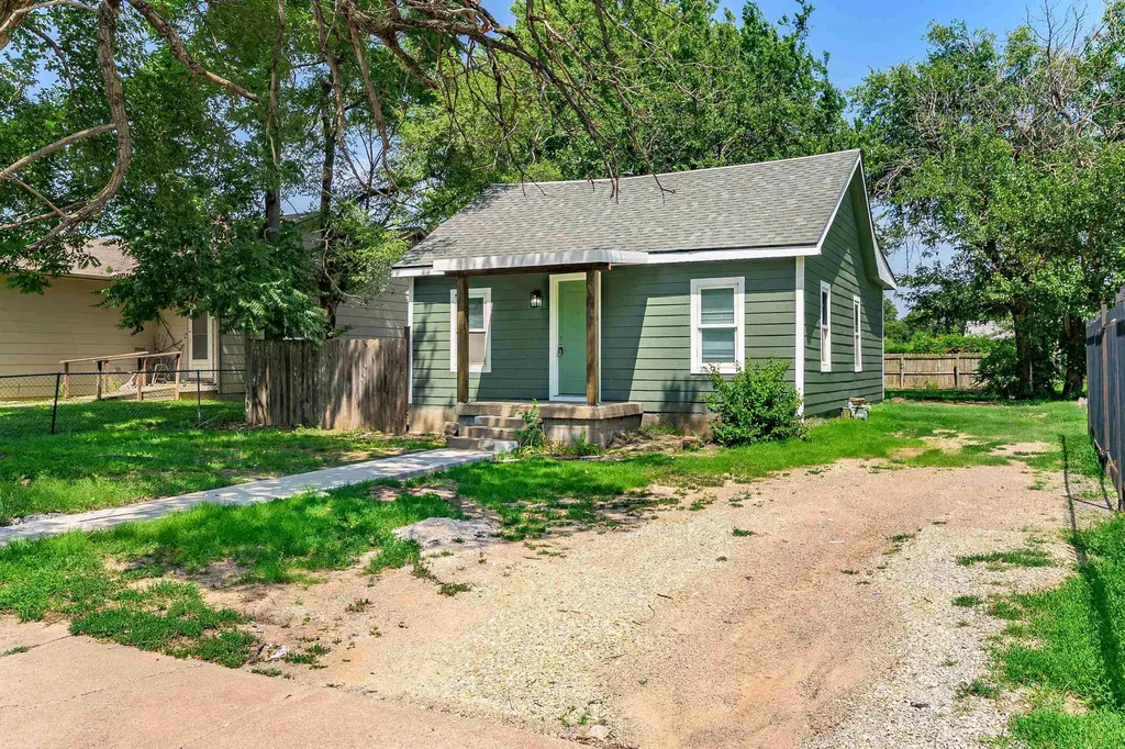 1242 N Piatt Avenue Wichita KS 67214