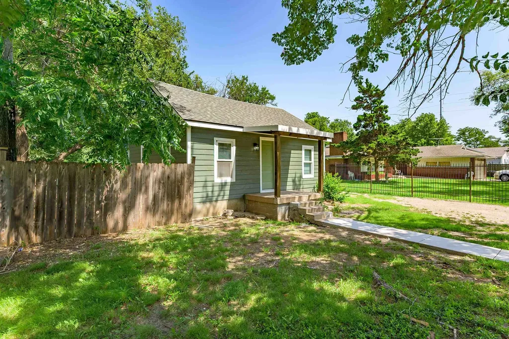 1242 N Piatt Avenue Wichita KS 67214