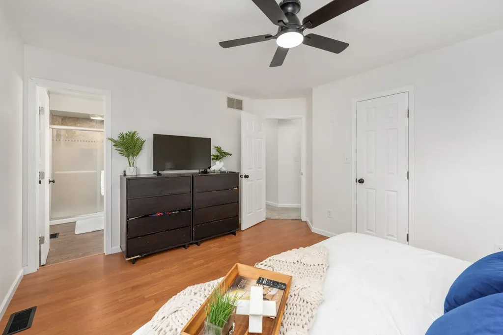 517 E Brownie Rose Hill KS 67133
