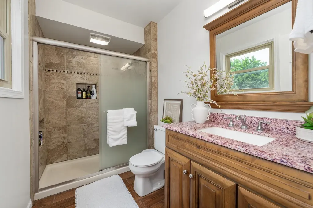 517 E Brownie Rose Hill KS 67133