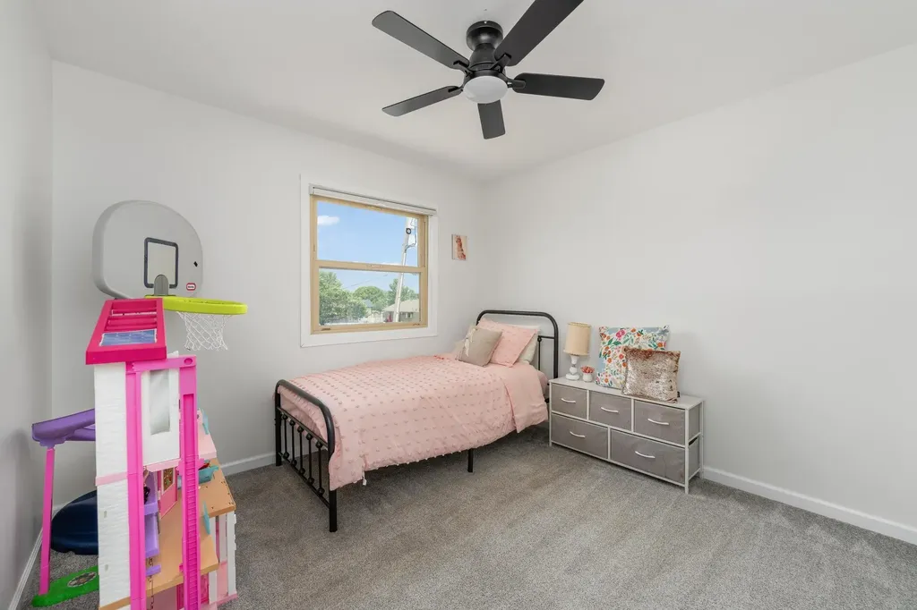 517 E Brownie Rose Hill KS 67133