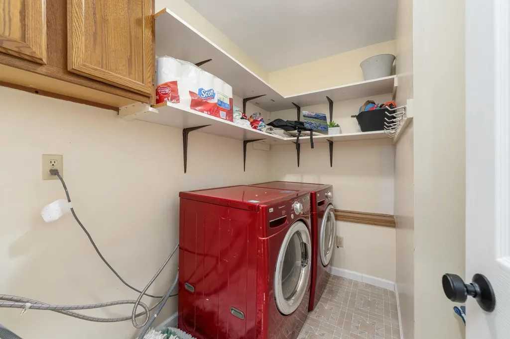 517 E Brownie Rose Hill KS 67133