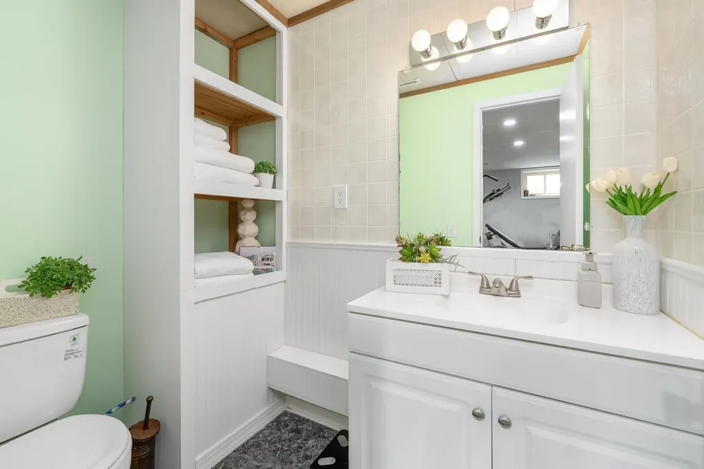 517 E Brownie Rose Hill KS 67133