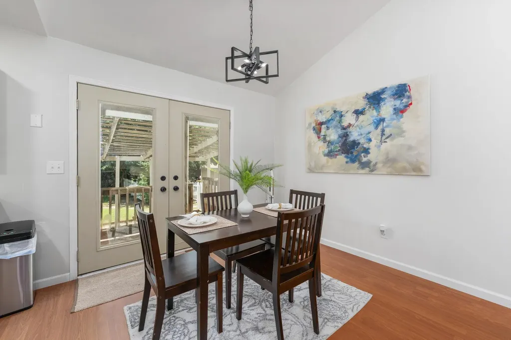 517 E Brownie Rose Hill KS 67133