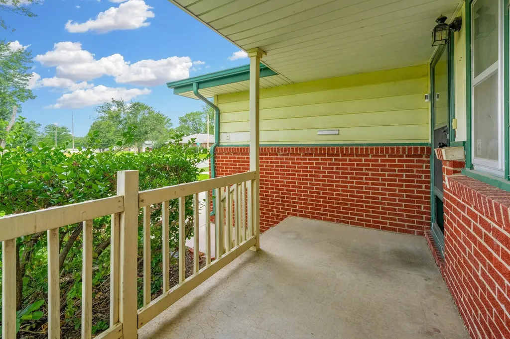 2104 S Osage Avenue Wichita KS 67213